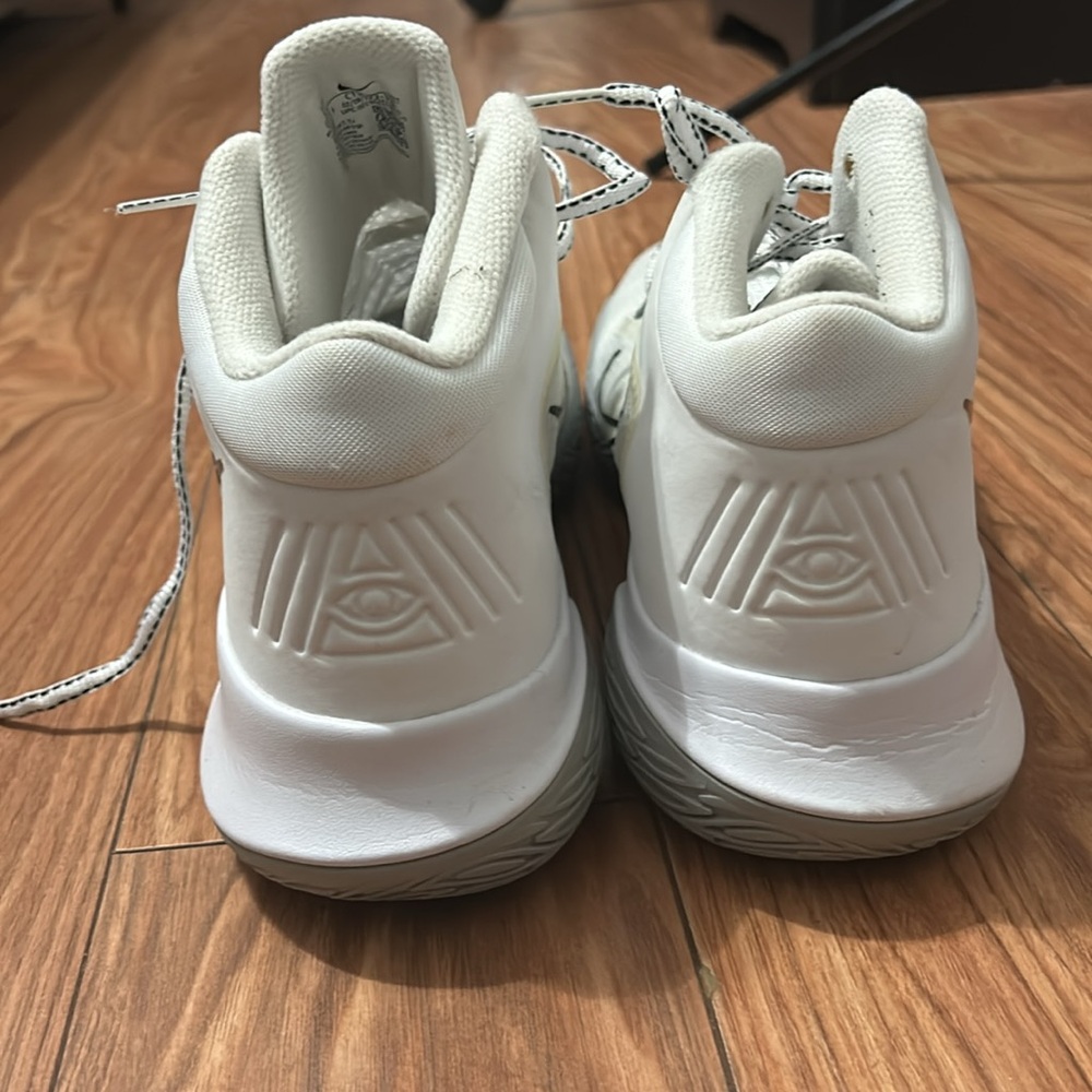 Nike Kyrie Flytrap 4 White Metallic Silver - image 3